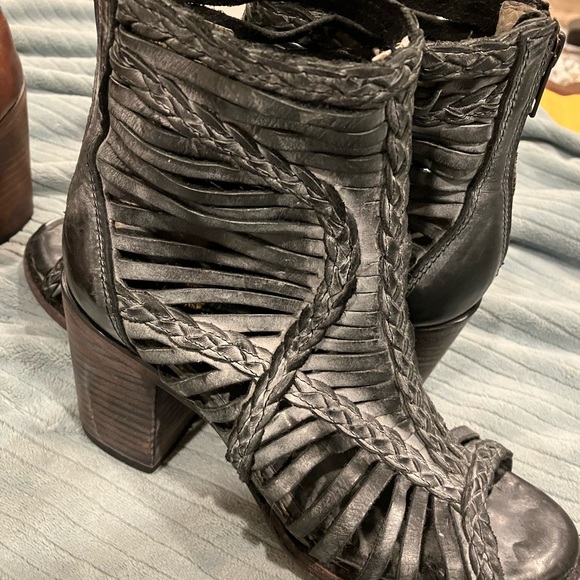 Freebird by Steven BELA size 8 black distress - Picture 2 of 4